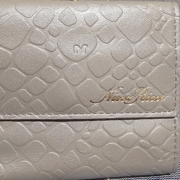 Nina Ricci slate Blue wallet with kiss lock - Picture 11 of 11